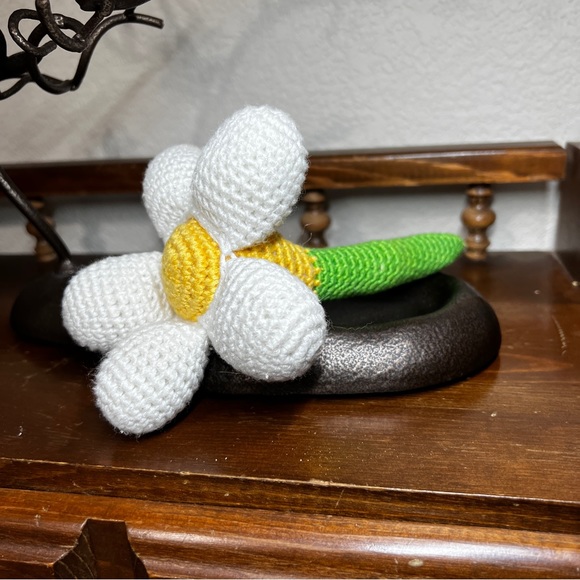 Cheengoo White Daisy Flower Hand Crocheted Stick Baby Rattle Bamboo Eco-Friendly - Picture 3 of 12
